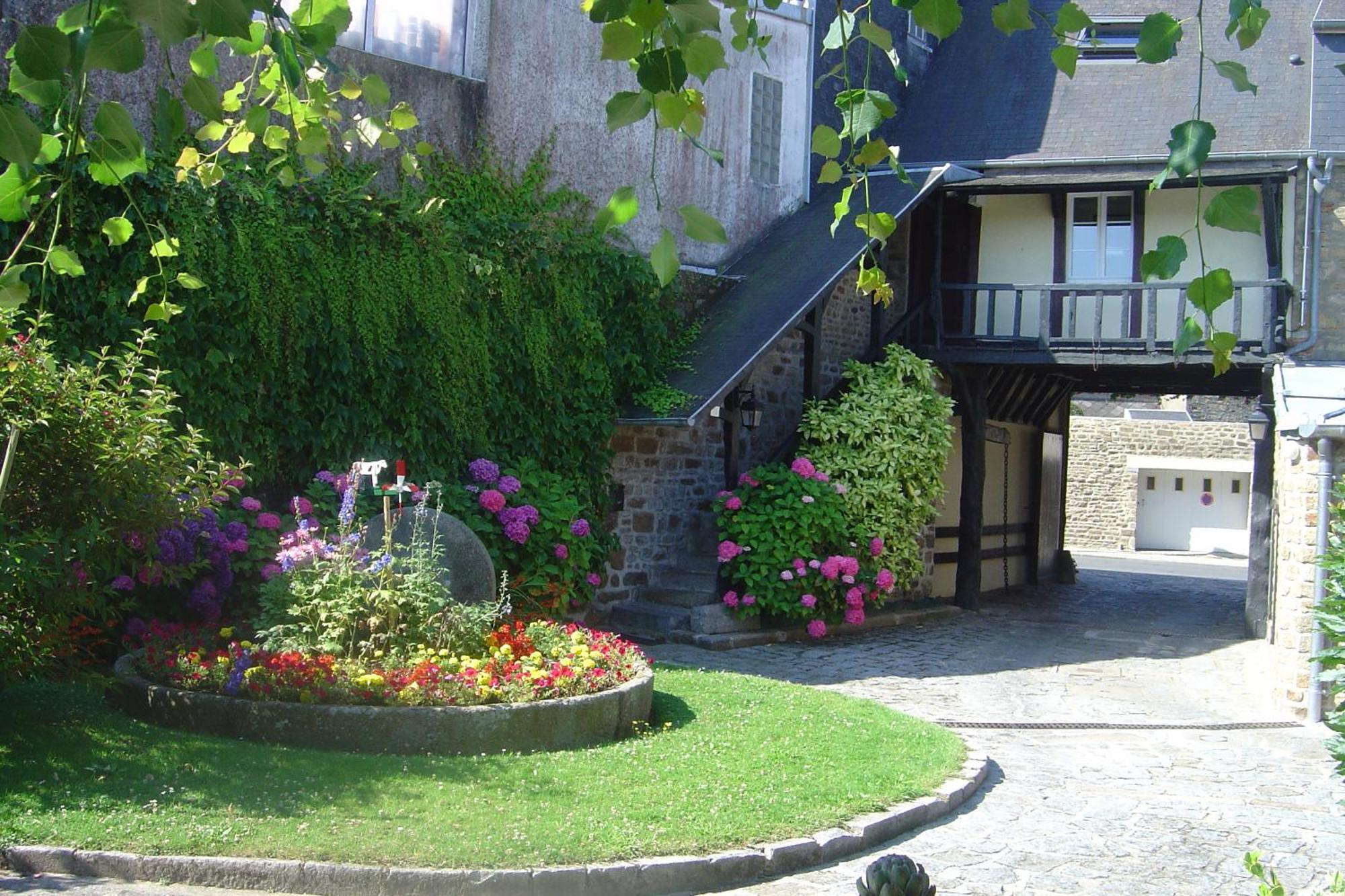 Hotel De La Croix D'Or Avranches Esterno foto