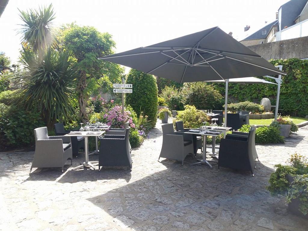 Hotel De La Croix D'Or Avranches Esterno foto