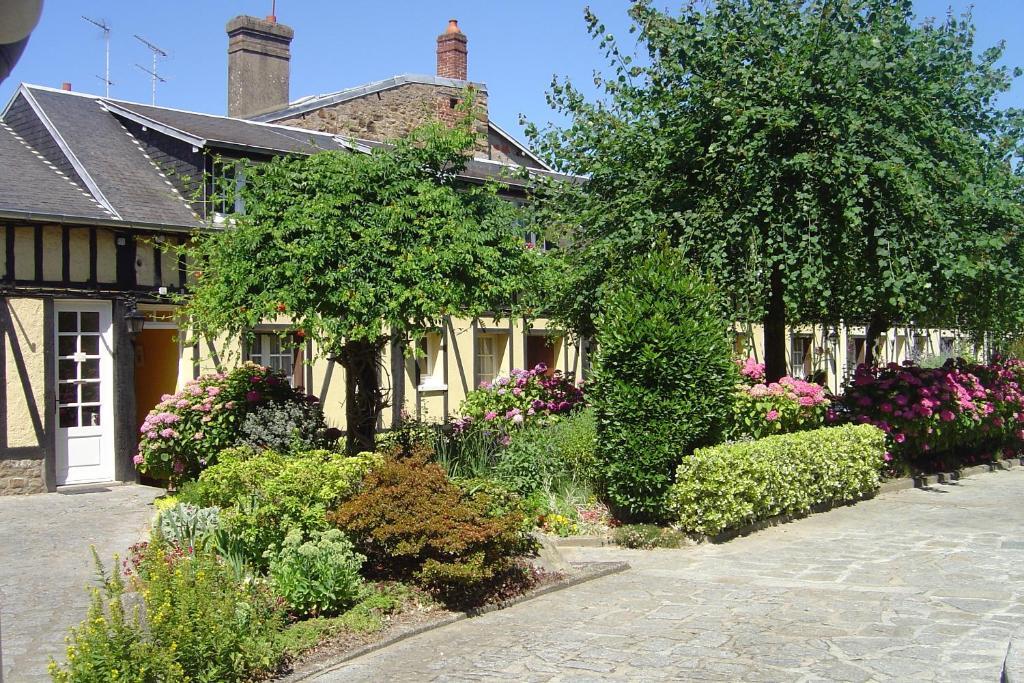 Hotel De La Croix D'Or Avranches Esterno foto