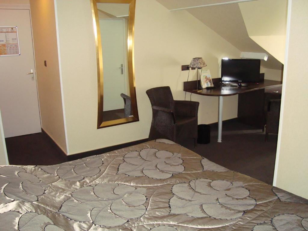 Hotel De La Croix D'Or Avranches Camera foto
