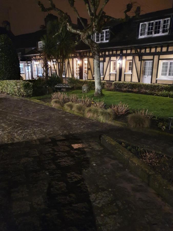 Hotel De La Croix D'Or Avranches Esterno foto