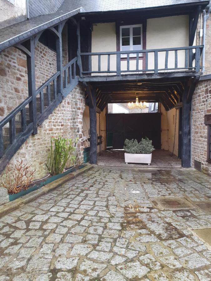 Hotel De La Croix D'Or Avranches Esterno foto